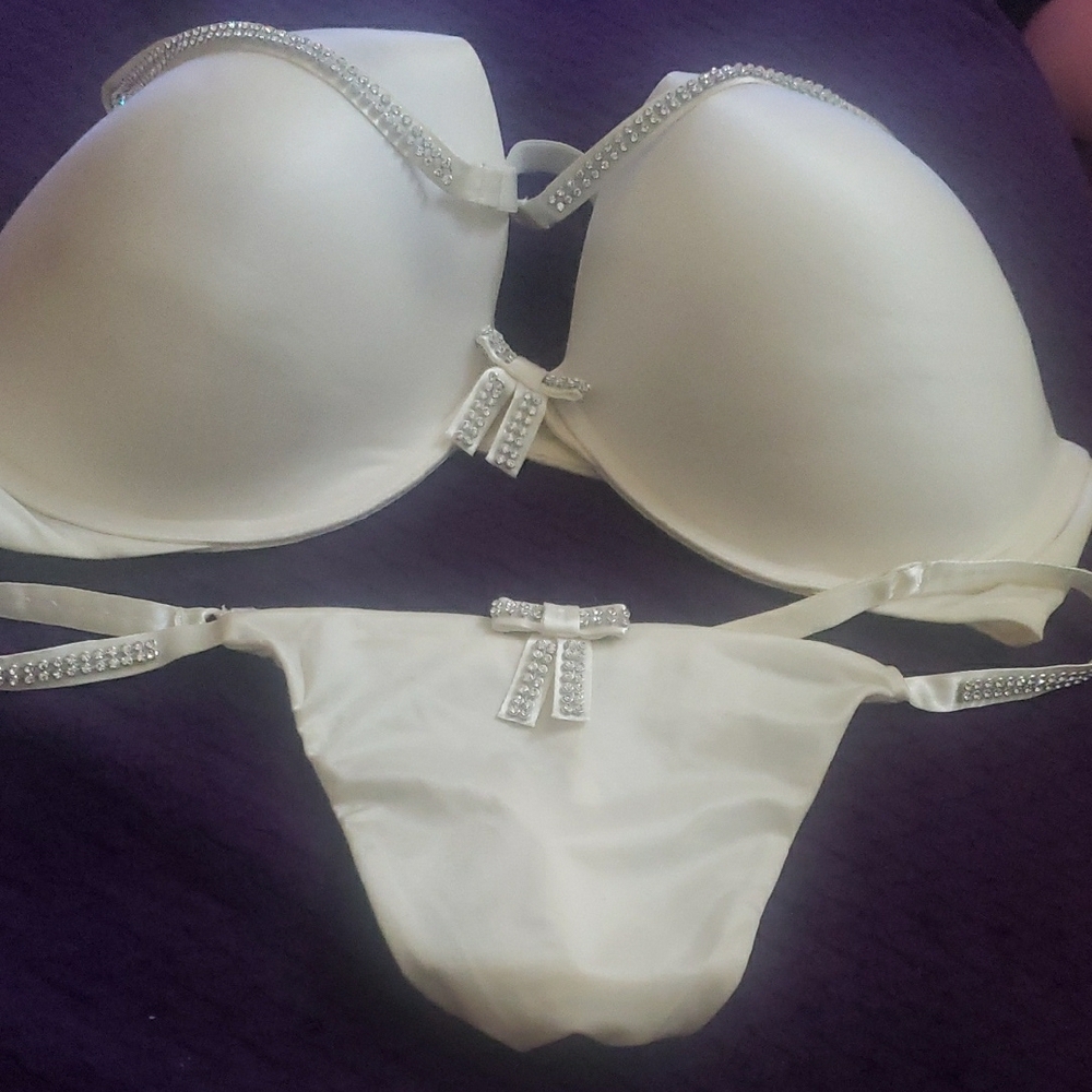 Victoria's Secret White Bra with Underwire Support
